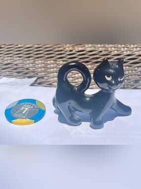 Cat ‘n Chip vintage ceramic cat and original Aria $1 chip